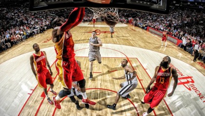 九游电脑版-德甲关键战，教练点评比赛亮点，德甲冠军教练