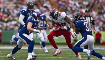 九游在线玩-“剧场版战役！逆境中绝地反击成经典，赛场激情燃烧”