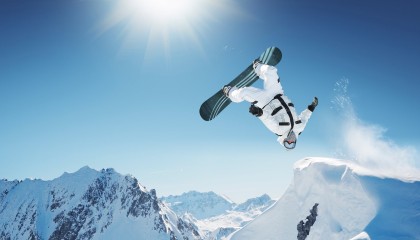 九游下载安装-赛段内幕揭秘：车手如何逐渐破解赛道难题？，赛道教程