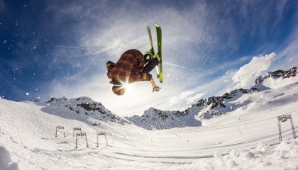 九游游戏中心下载-《电竞赛事的多维营销：如何用创新推广吸引眼球》，电竞赛事营销推广方案设计