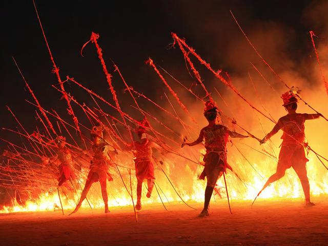 九游体育网站_ 传统民俗运动——高跷比赛热火朝天，高跷表演
