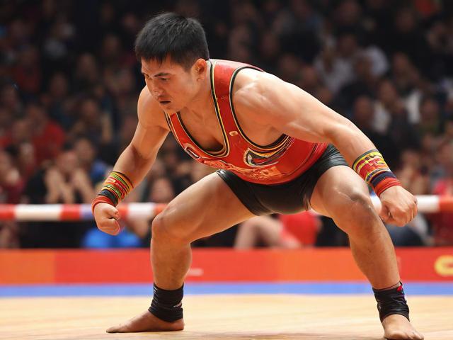 九游体育网站_ 传统民族摔跤比赛，激情对决彰显民族特色，摔跤的民族