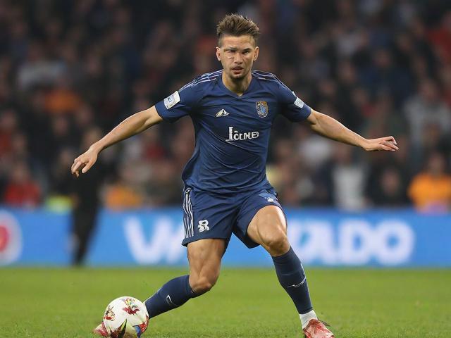 九游体育官网_ 德甲比赛精彩纷呈,关键扑救扭转局势,战术多变