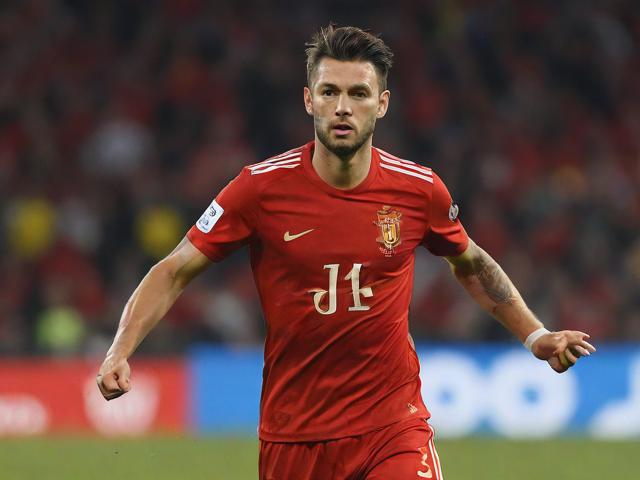 九游体育官网_ 德甲比赛精彩纷呈，关键扑救扭转局势，战术多变