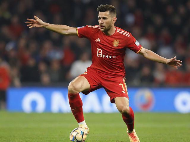 九游体育官网_ 德甲比赛精彩纷呈，关键扑救挽救大局，九游游戏app官方