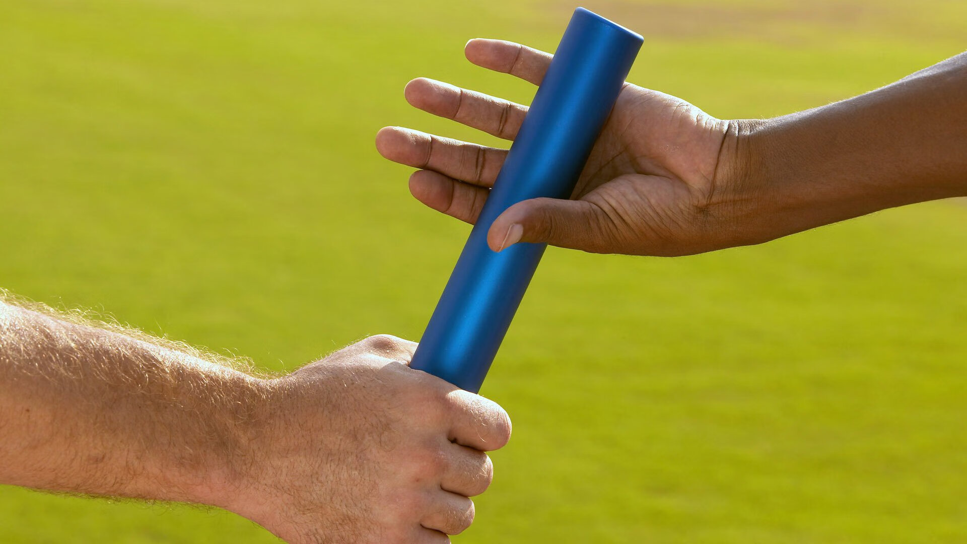 “青训合作项目在边远农村落地，普及足球基础运动”，足球青训政策